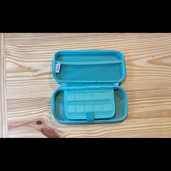 Teal Switch Lite Carrying Case With 4 Thumbgrips - Picture 4 of 8